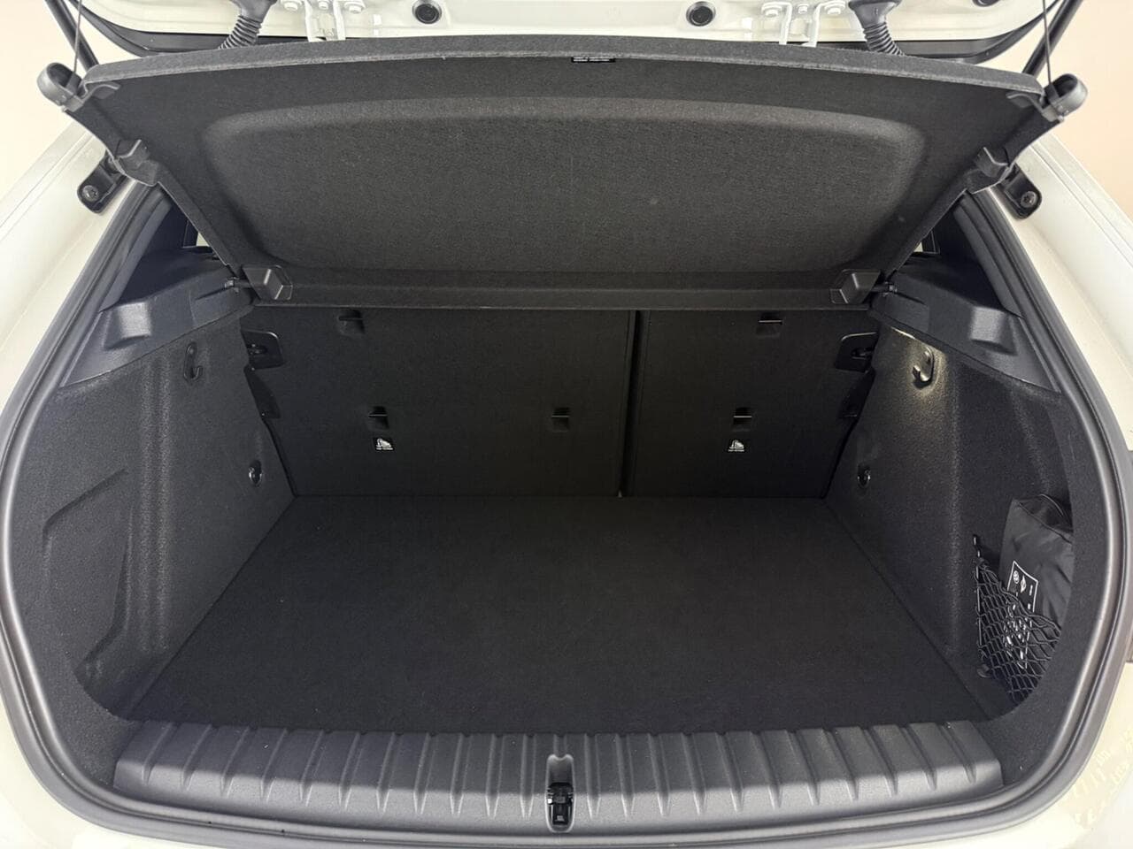 BMW 1 Series thumbnail Boot