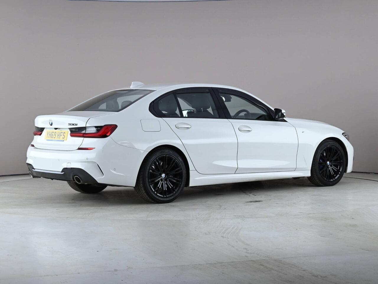 BMW 3 Series thumbnail Rear Right