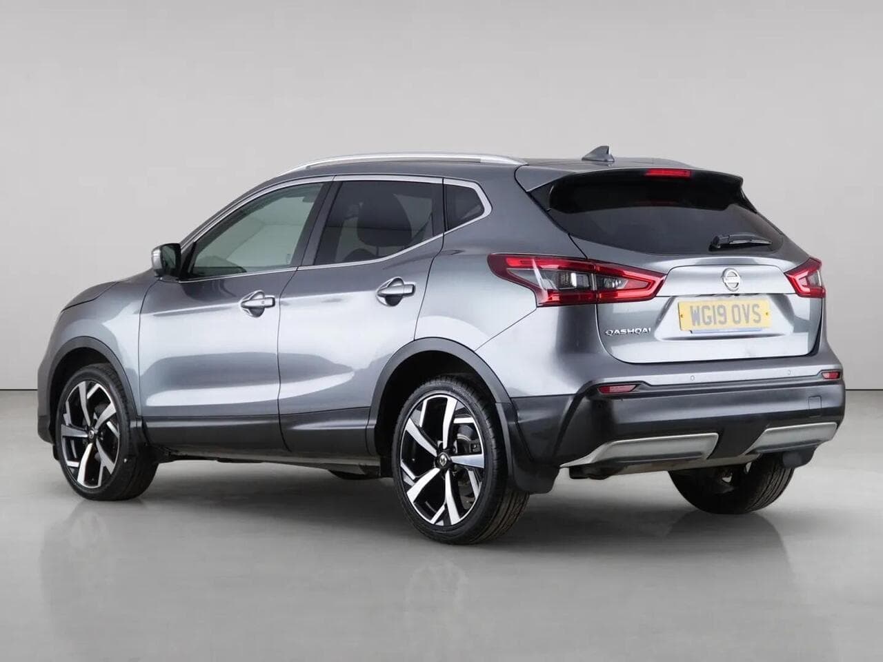 Nissan Qashqai thumbnail Rear Left