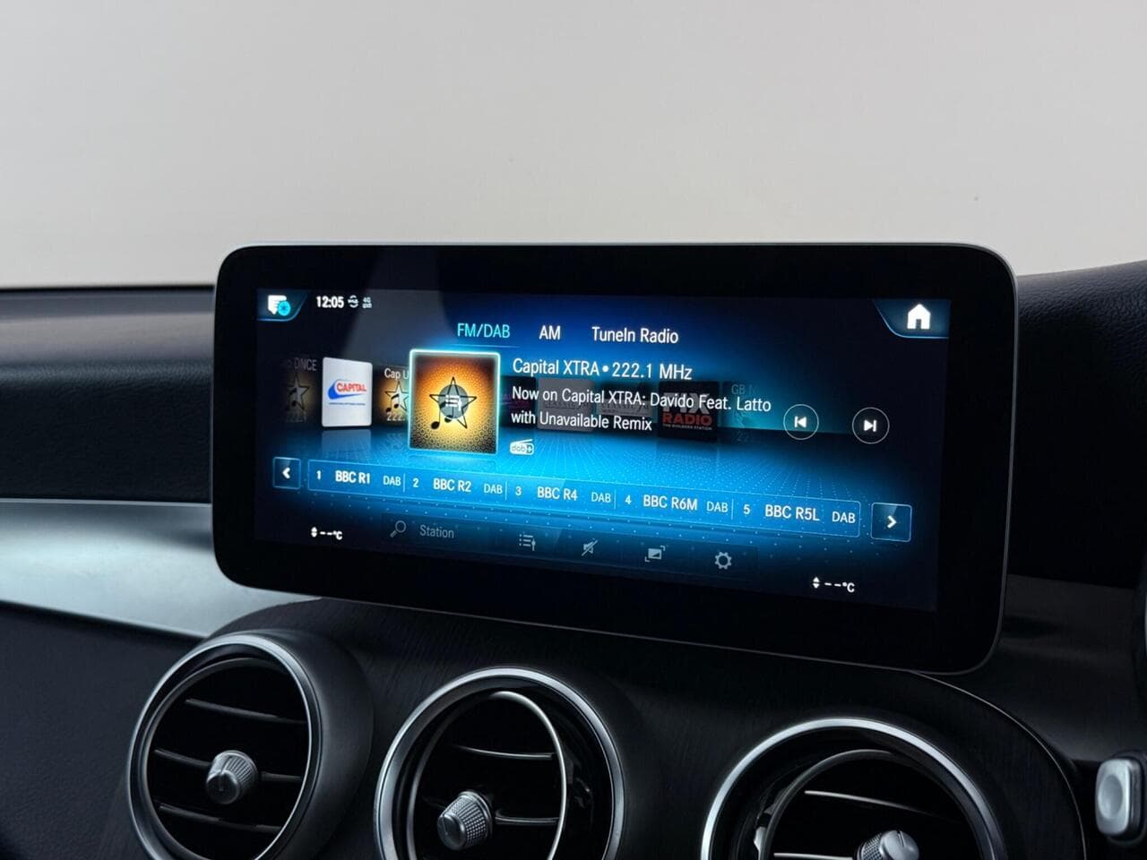 Mercedes-Benz GLC thumbnail Infotainment System