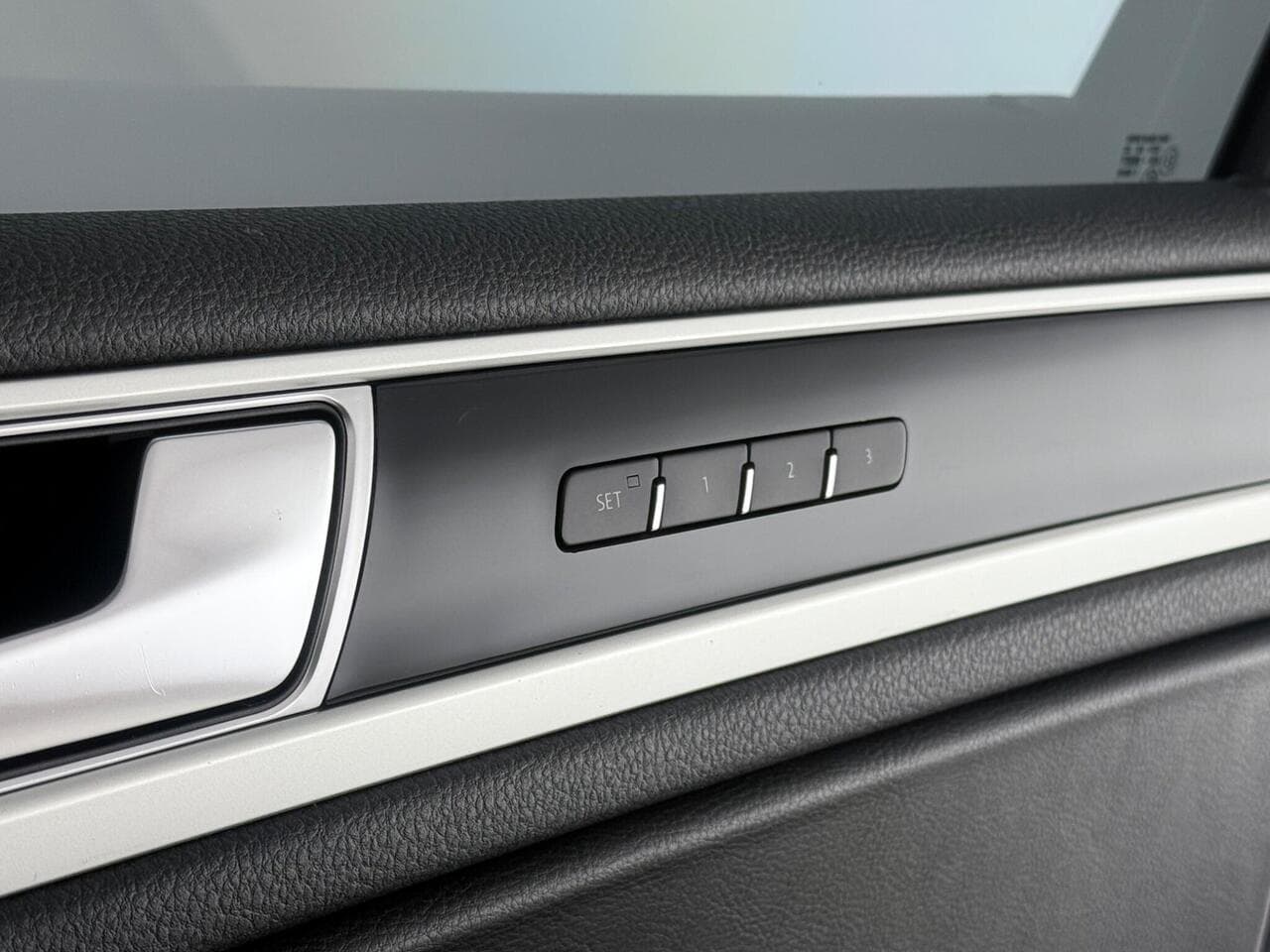 Volkswagen Touareg thumbnail Misc Controls