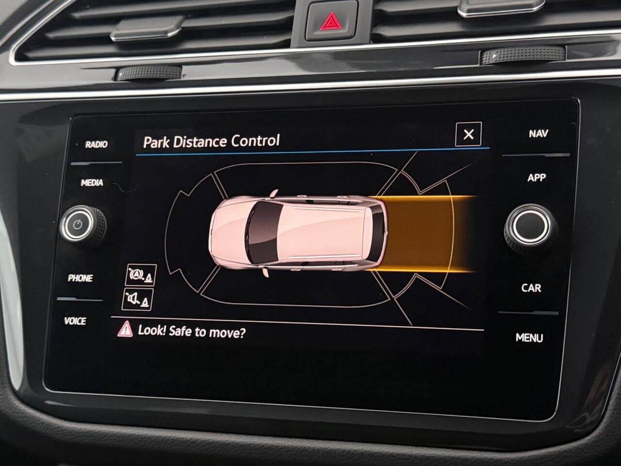 Volkswagen Tiguan thumbnail Infotainment System