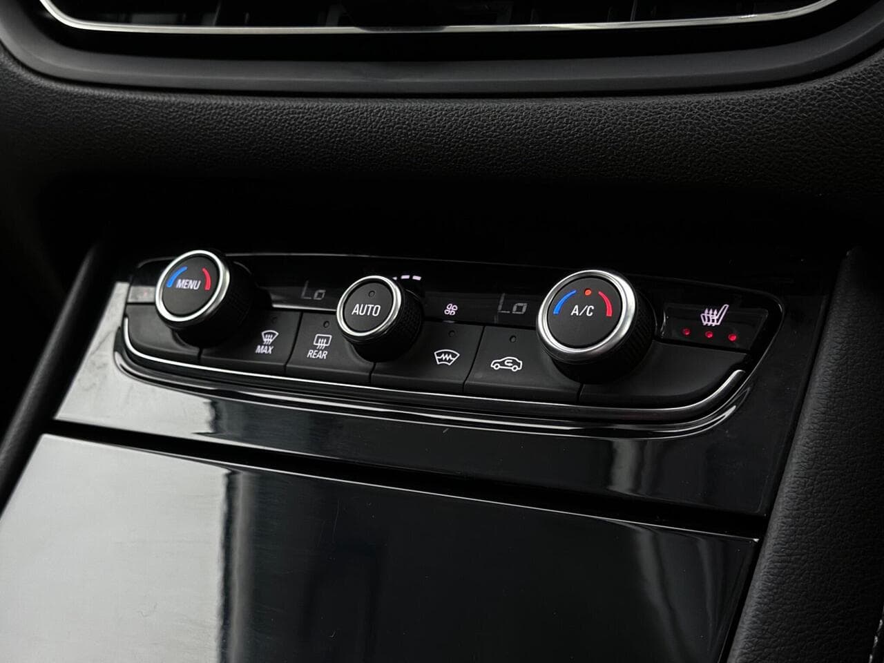 Vauxhall Grandland thumbnail Misc Controls