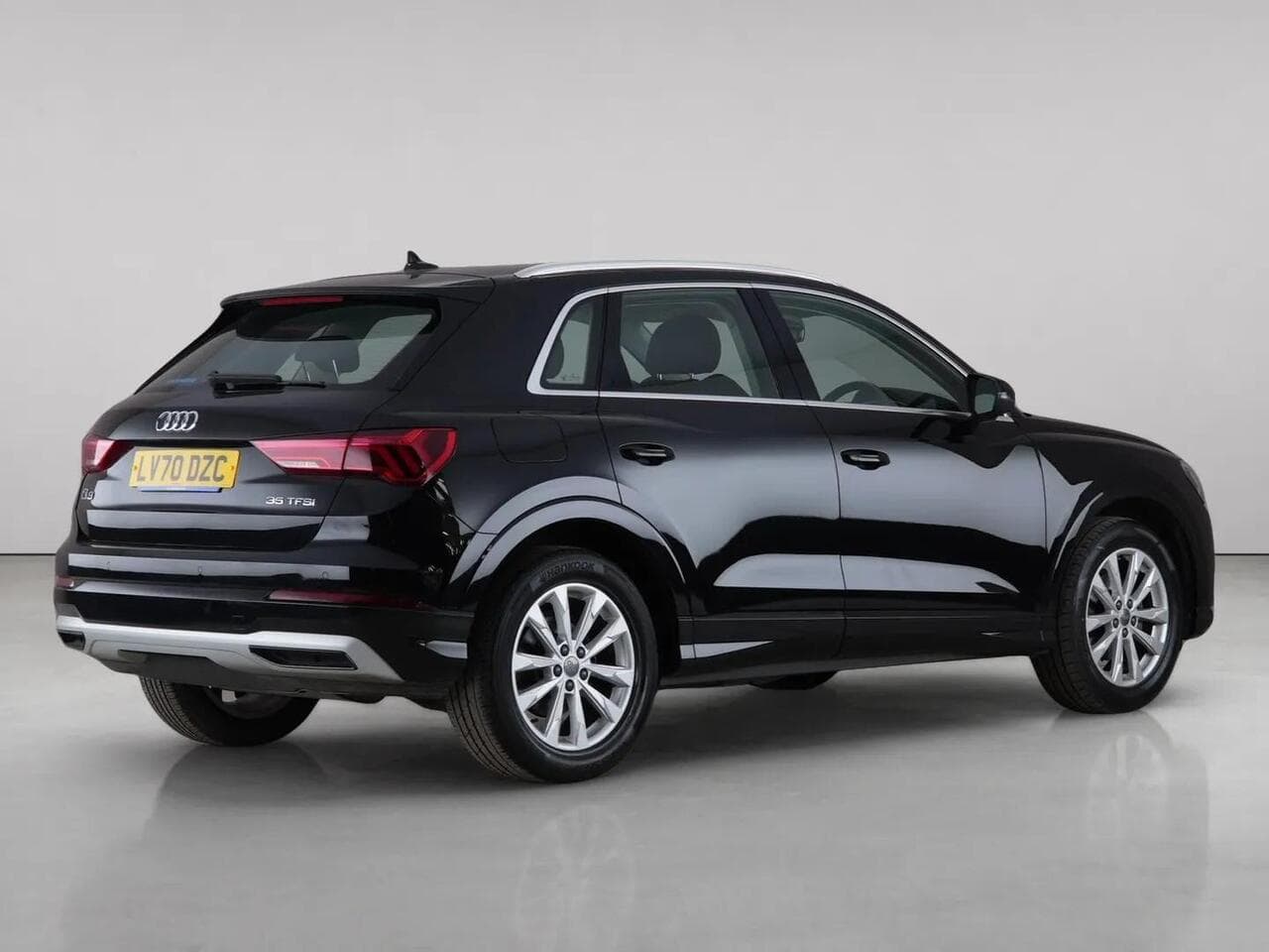 Audi Q3 thumbnail Rear Right