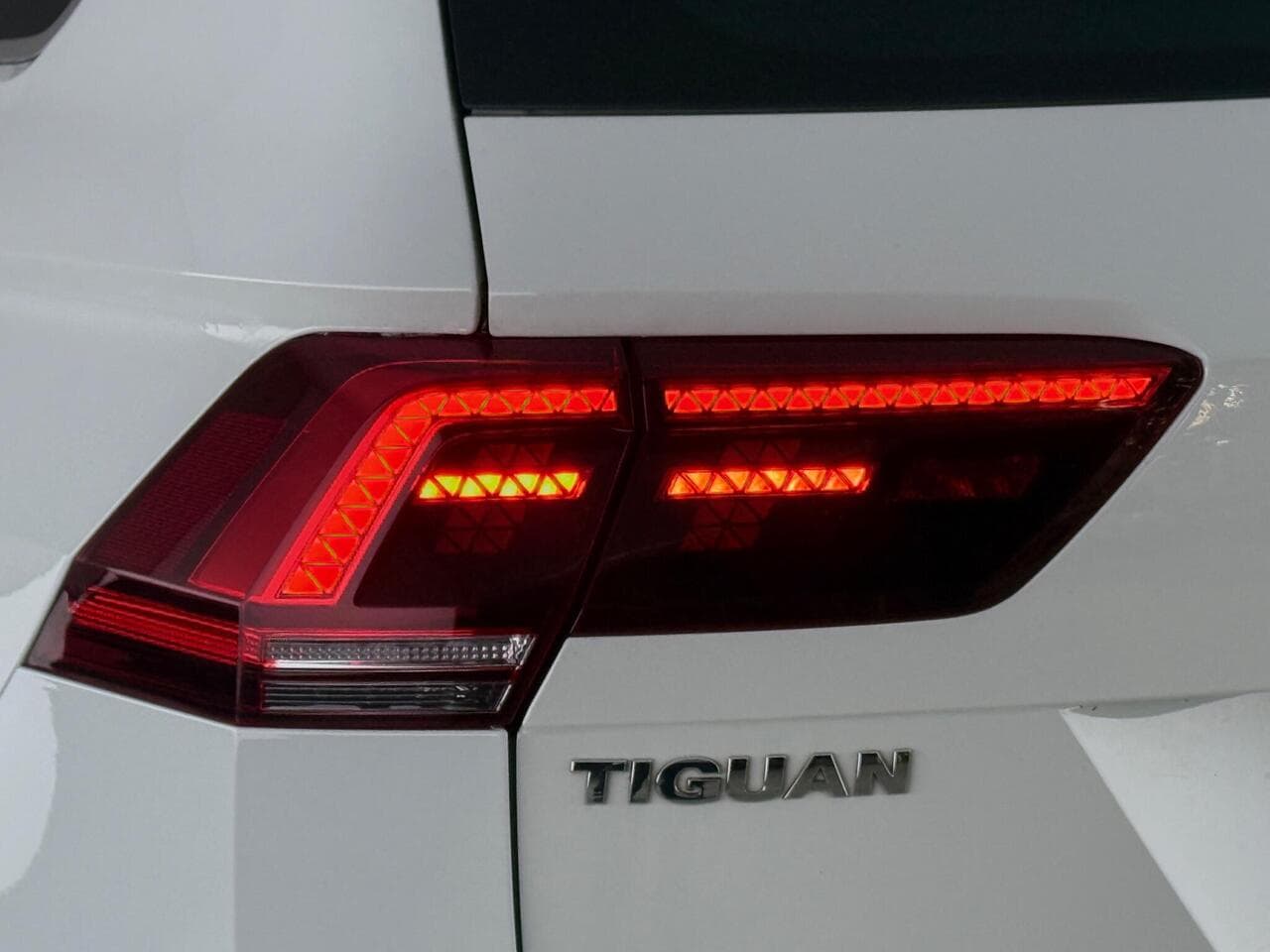 Volkswagen Tiguan thumbnail Lights Rear
