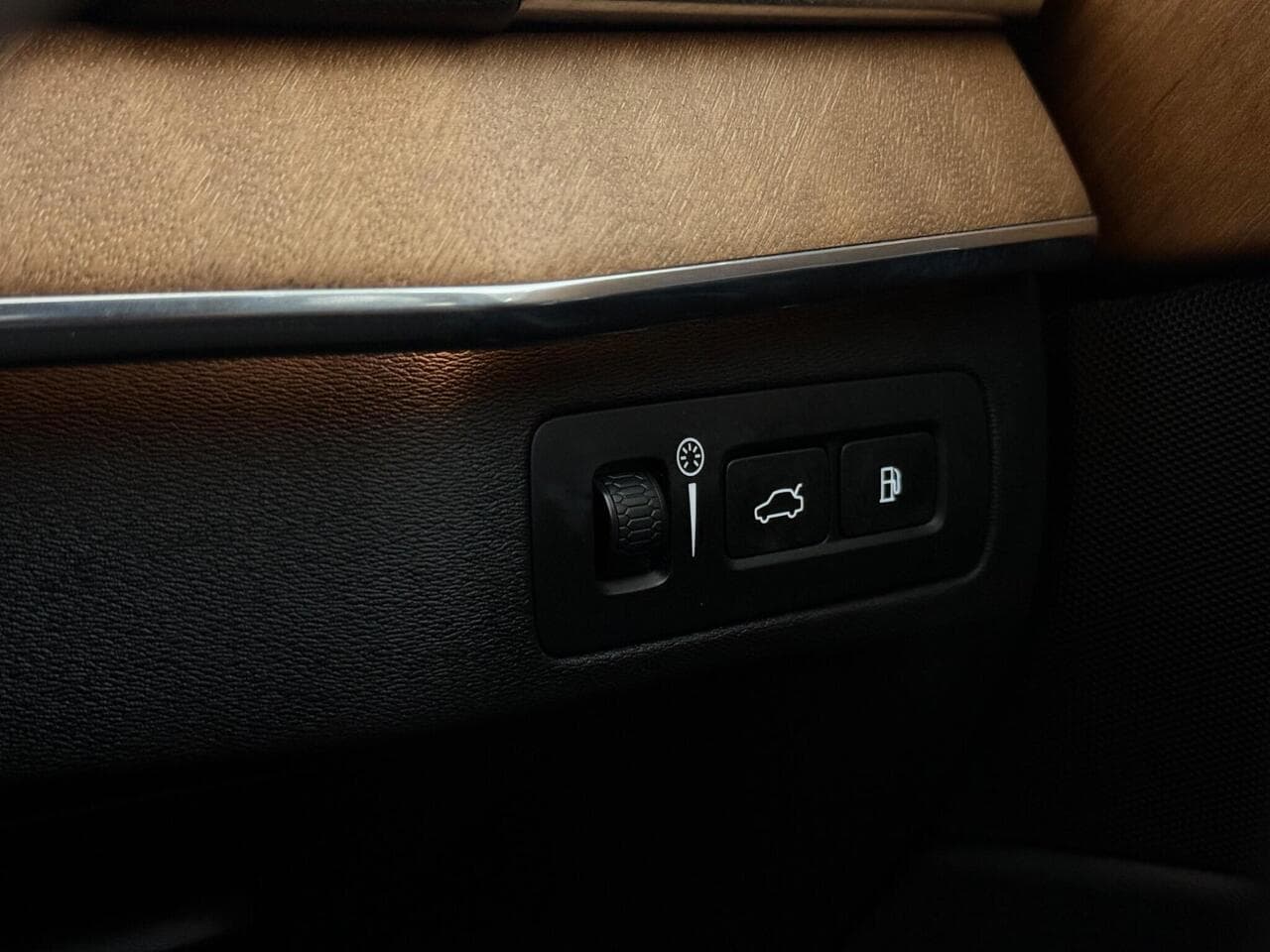 Volvo XC90 thumbnail Misc Controls