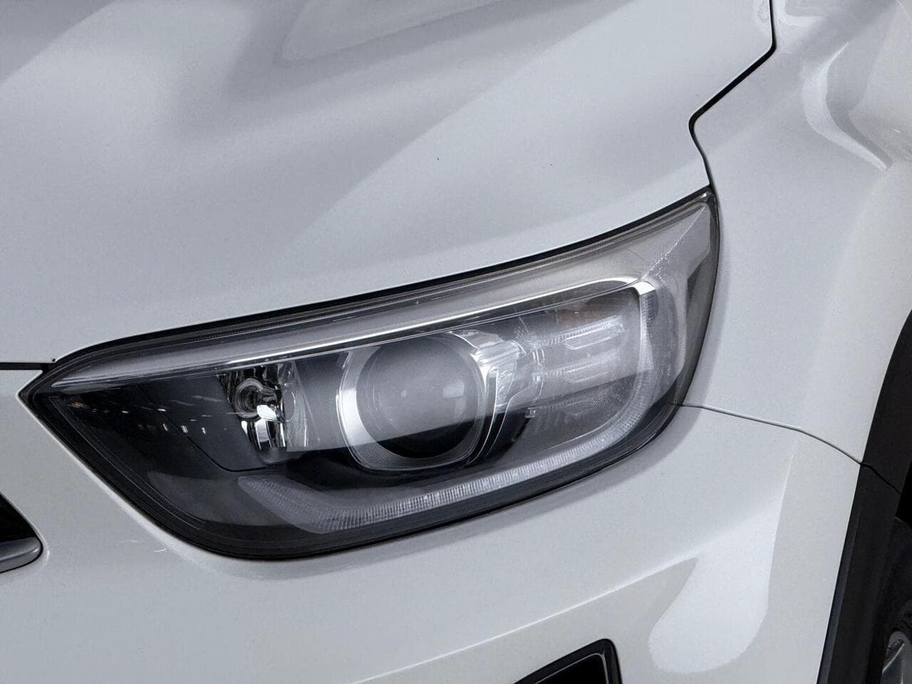 Kia Stonic thumbnail Lights Front