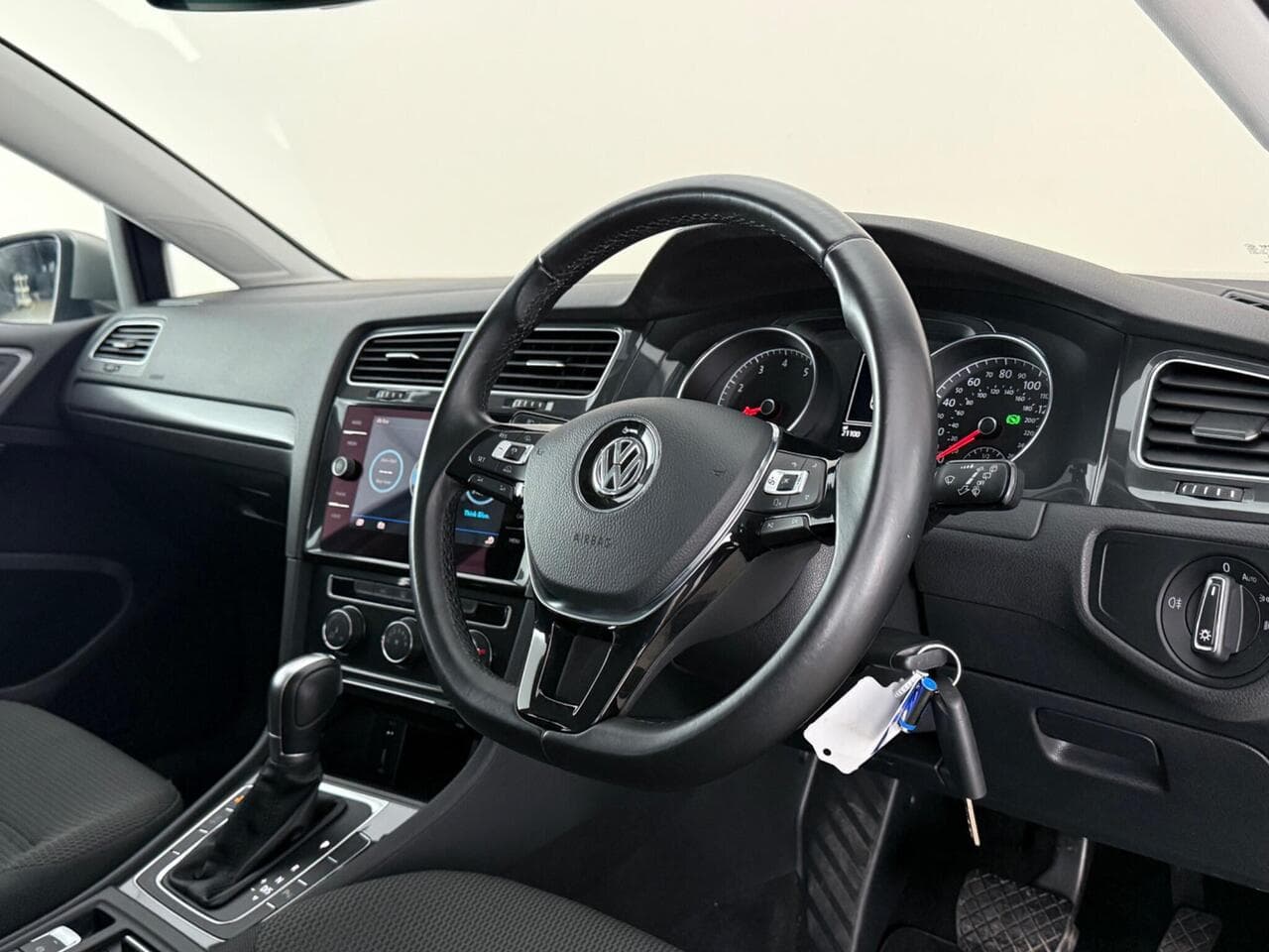 Volkswagen Golf thumbnail Interior Front