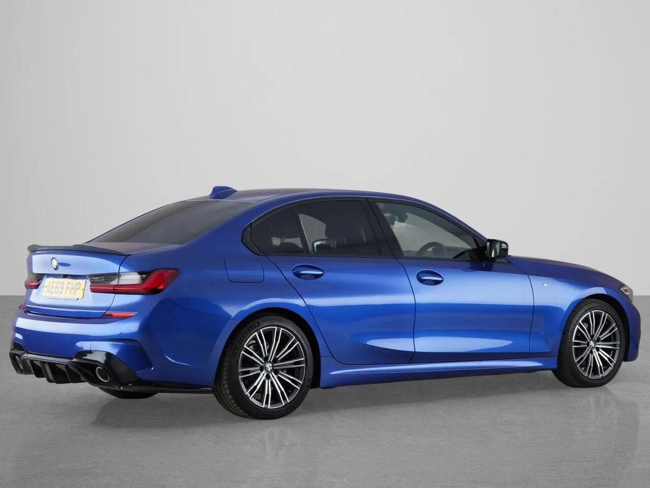 BMW 3 Series thumbnail Rear Right