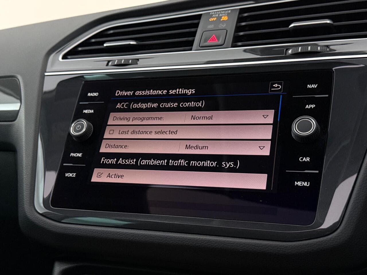 Volkswagen Tiguan thumbnail Infotainment System