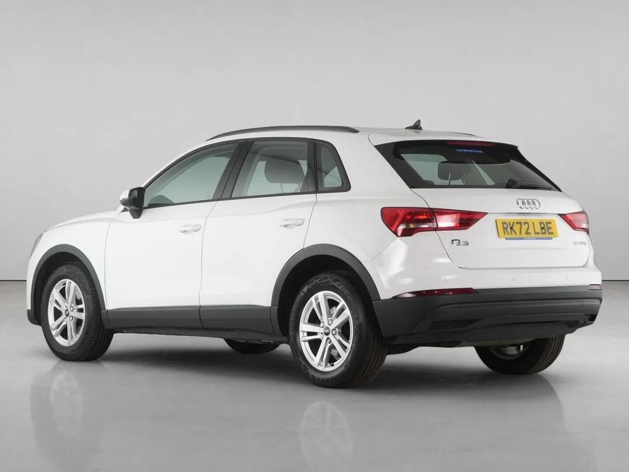 Audi Q3 thumbnail Rear Left
