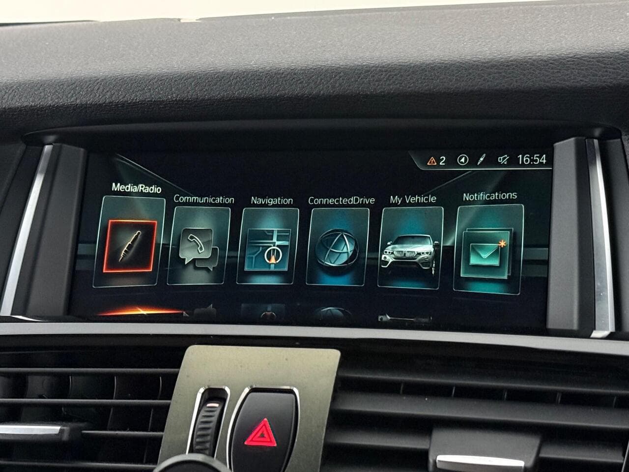 BMW X4 thumbnail Infotainment System