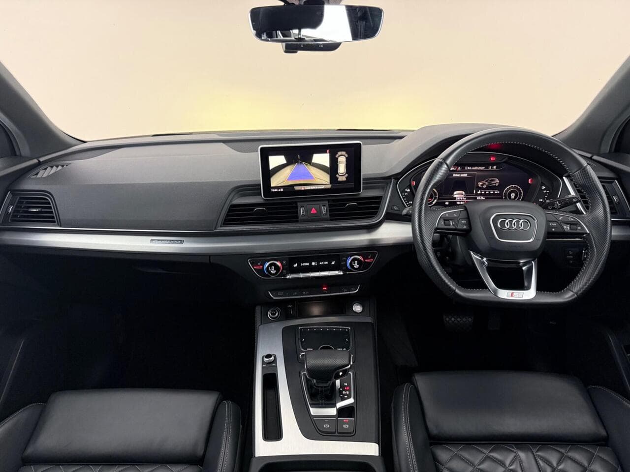 Audi Q5 thumbnail Interior Front