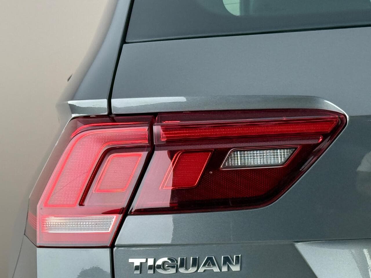 Volkswagen Tiguan thumbnail Lights Rear
