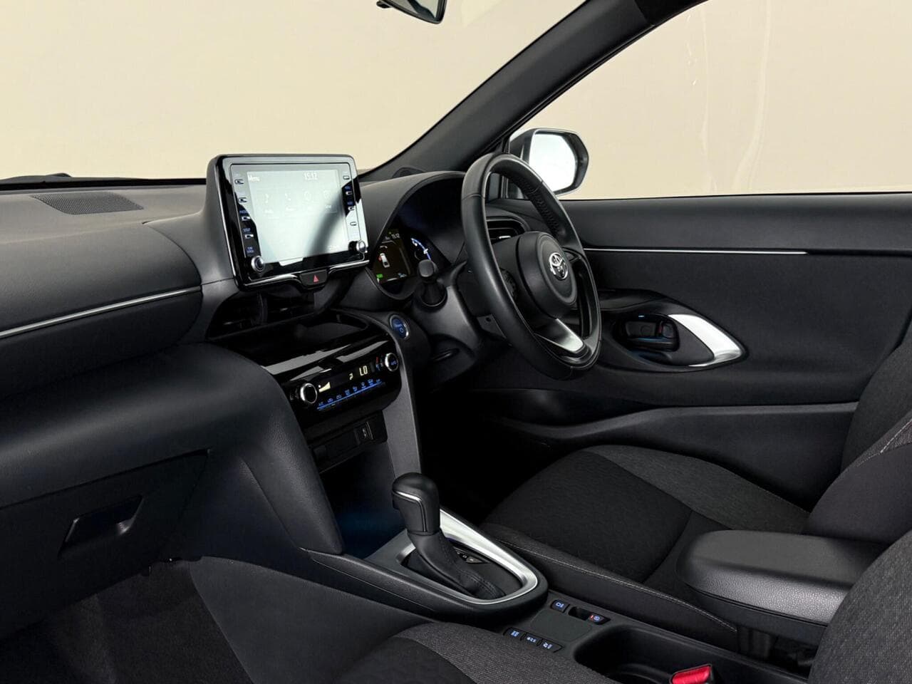 Toyota Yaris Cross thumbnail Interior Front