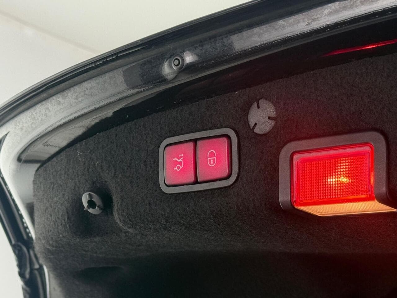 Mercedes-Benz C Class thumbnail Misc Controls