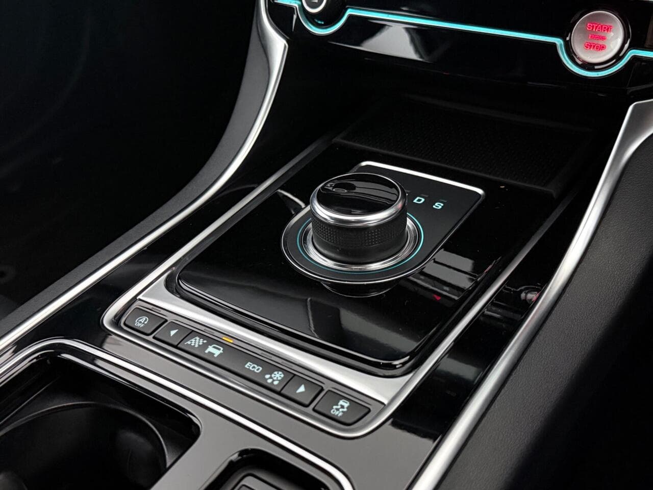 Jaguar XF thumbnail Interior Front