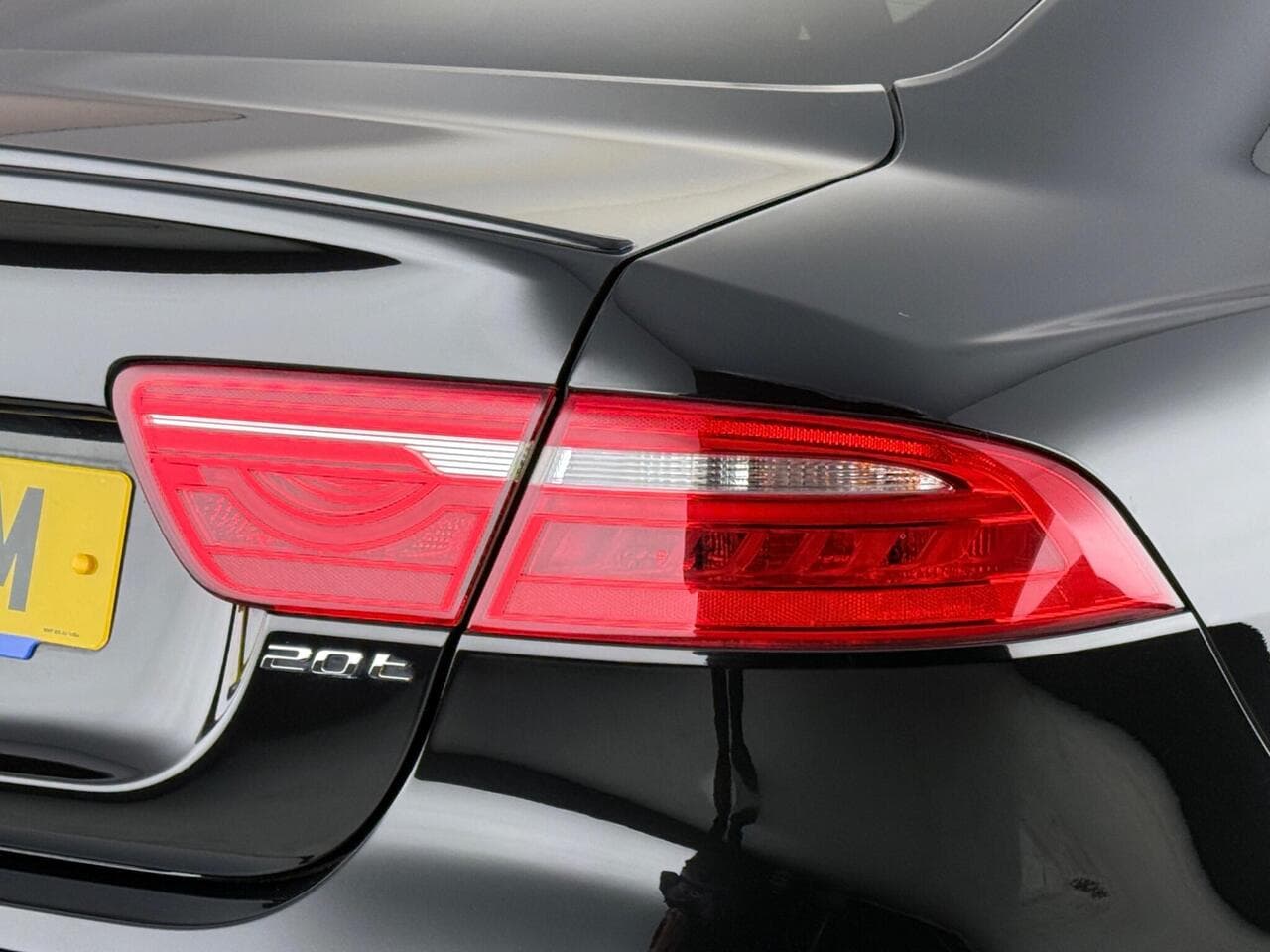 Jaguar XE thumbnail Lights Rear