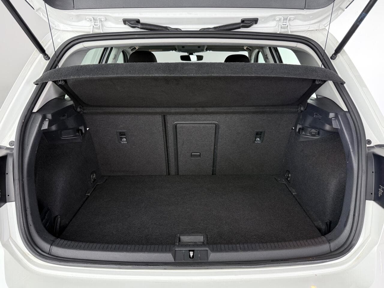 Volkswagen Golf thumbnail Boot
