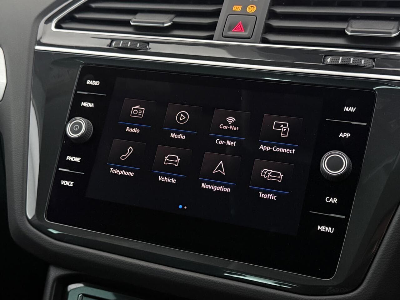 Volkswagen Tiguan thumbnail Infotainment System
