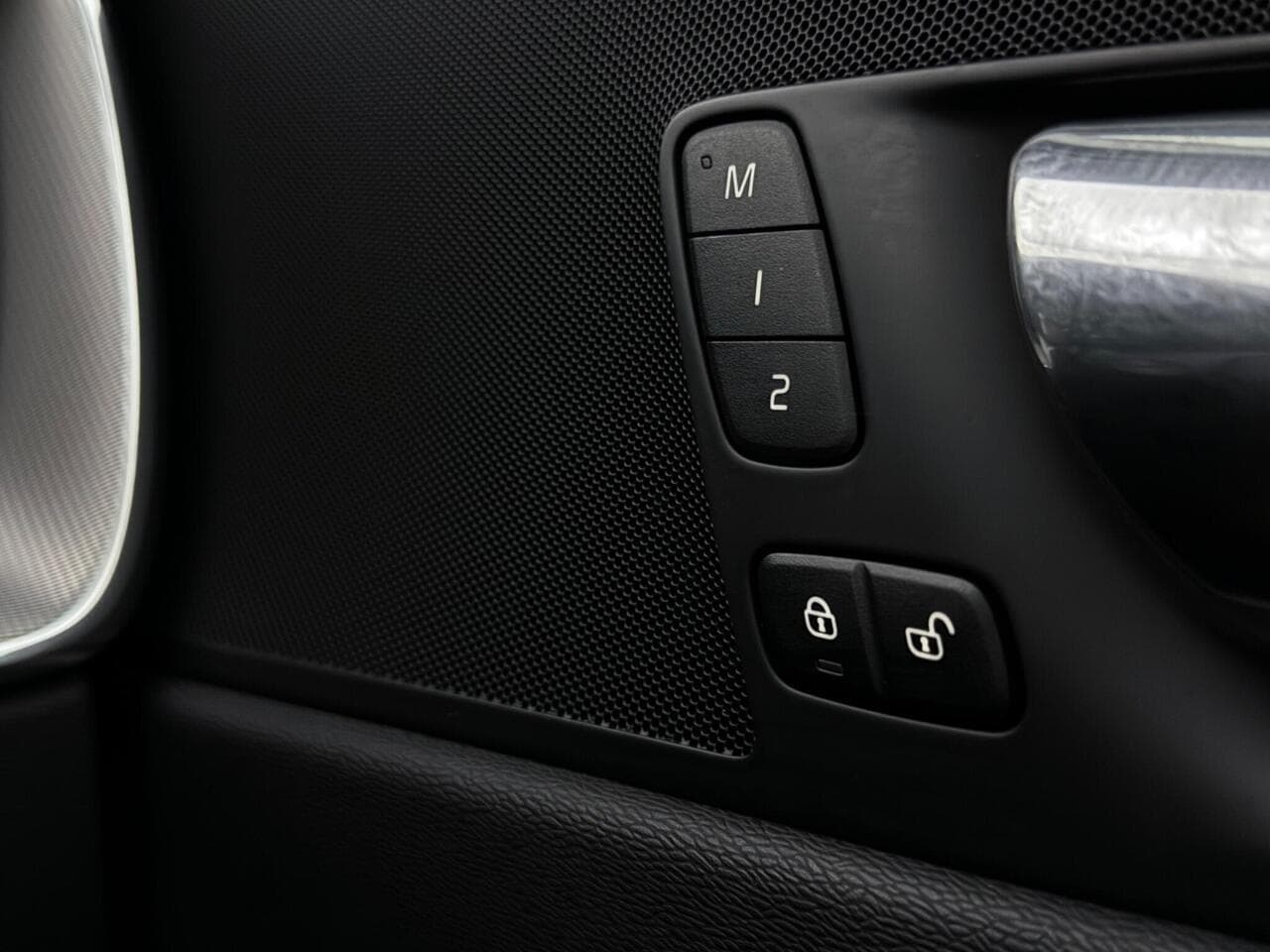 Volvo XC60 thumbnail Misc Controls