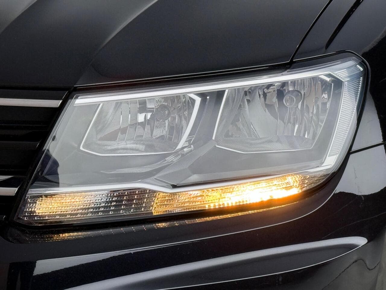 Volkswagen Tiguan thumbnail Lights Front