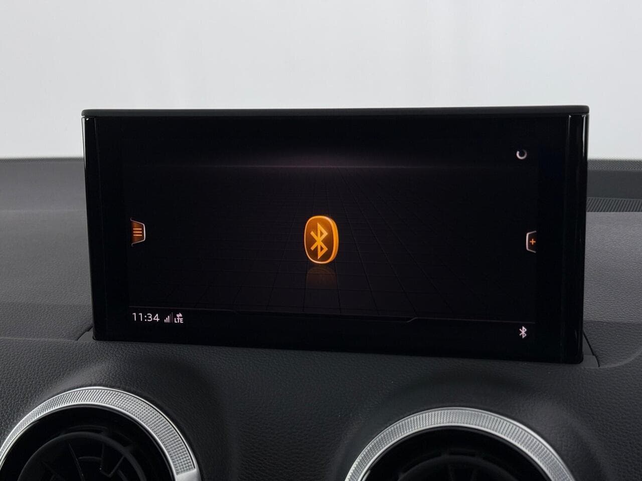Audi Q2 thumbnail Infotainment System