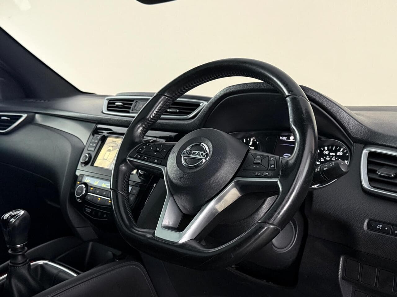 Nissan Qashqai thumbnail Steering Wheel