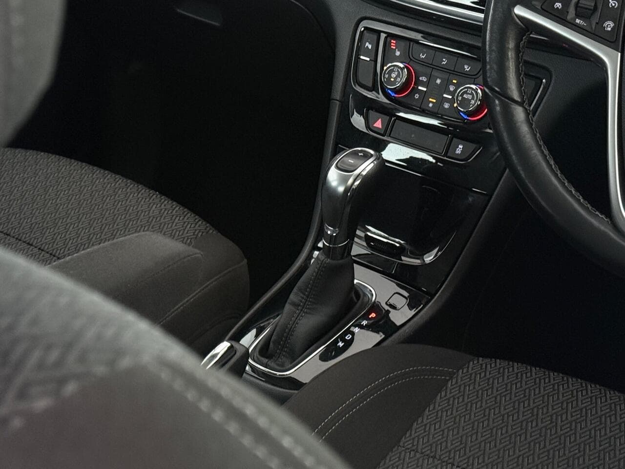 Vauxhall Mokka X thumbnail Interior Front
