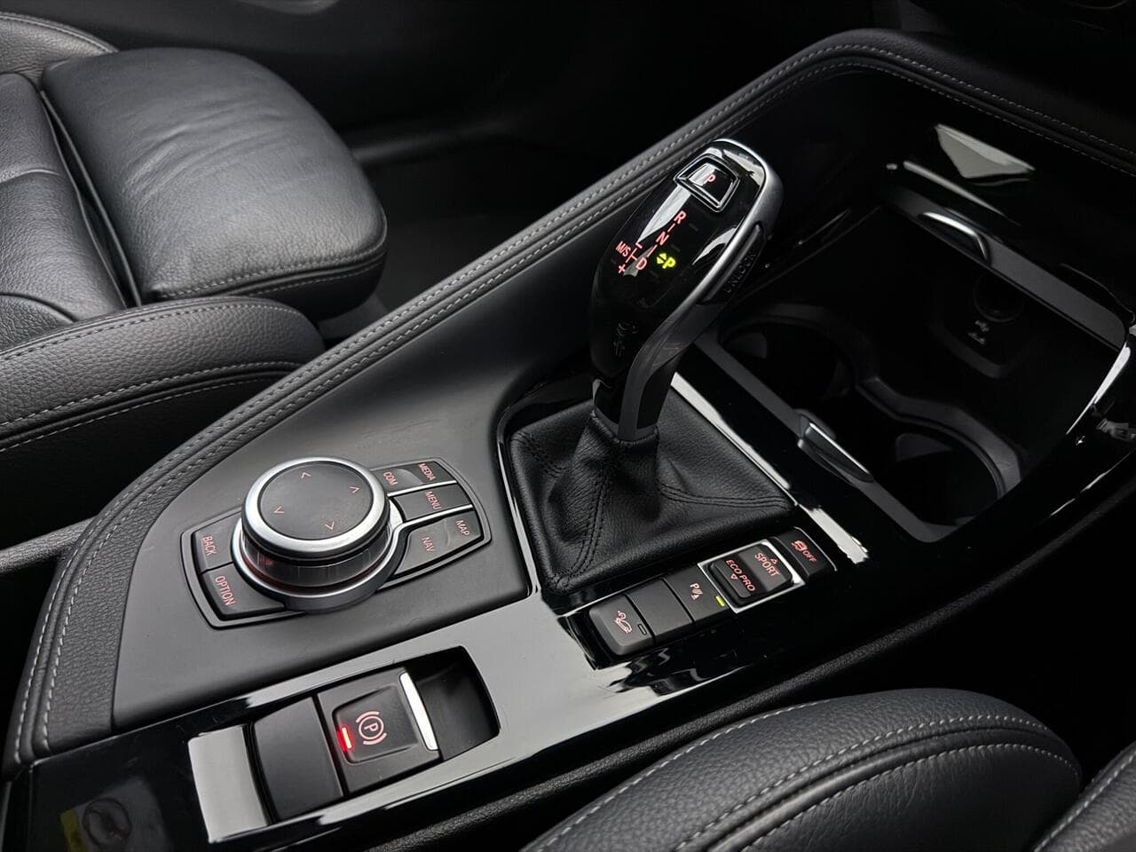 BMW X1 thumbnail Interior Front