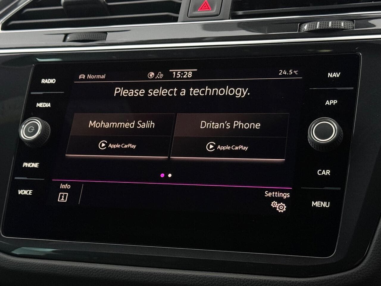 Volkswagen Tiguan thumbnail Infotainment System