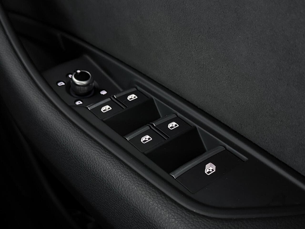Audi A5 Cabriolet thumbnail Misc Controls