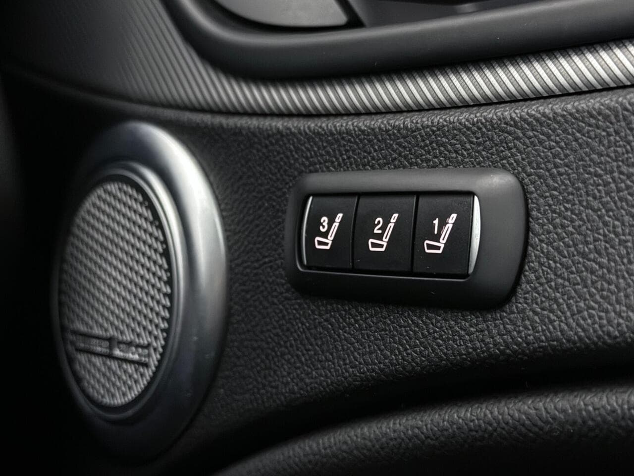 Alfa Romeo Stelvio thumbnail Misc Controls