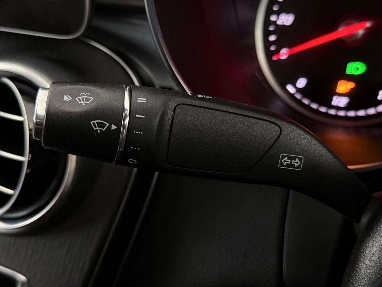 Mercedes-Benz GLC thumbnail Misc Controls