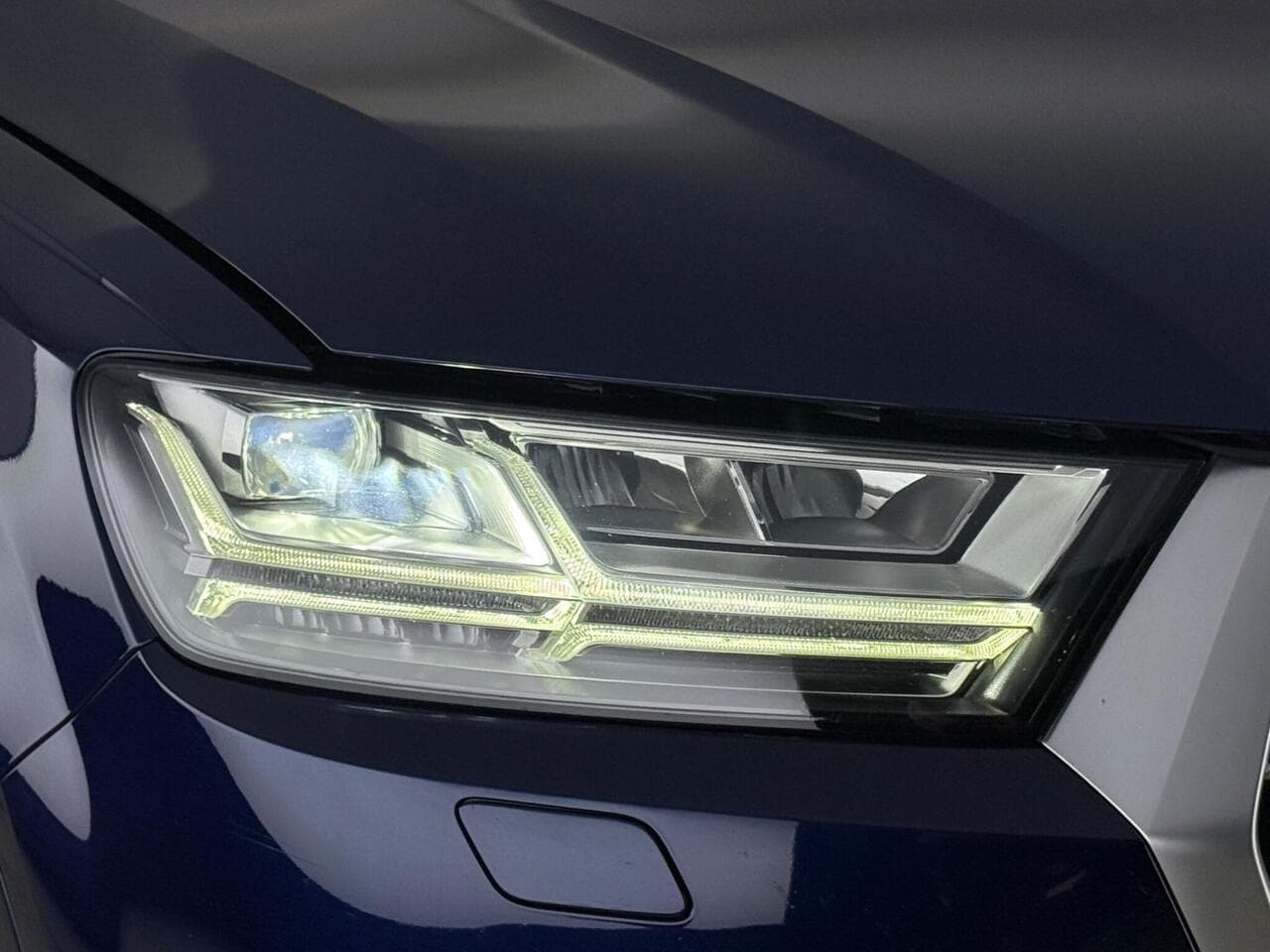 Audi Q7 thumbnail Lights Front