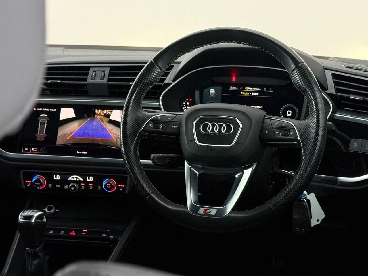 Audi Q3 thumbnail Steering Wheel