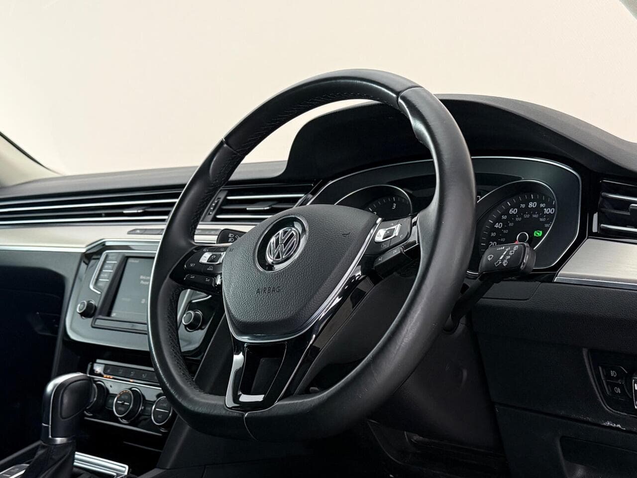 Volkswagen Passat thumbnail Steering Wheel