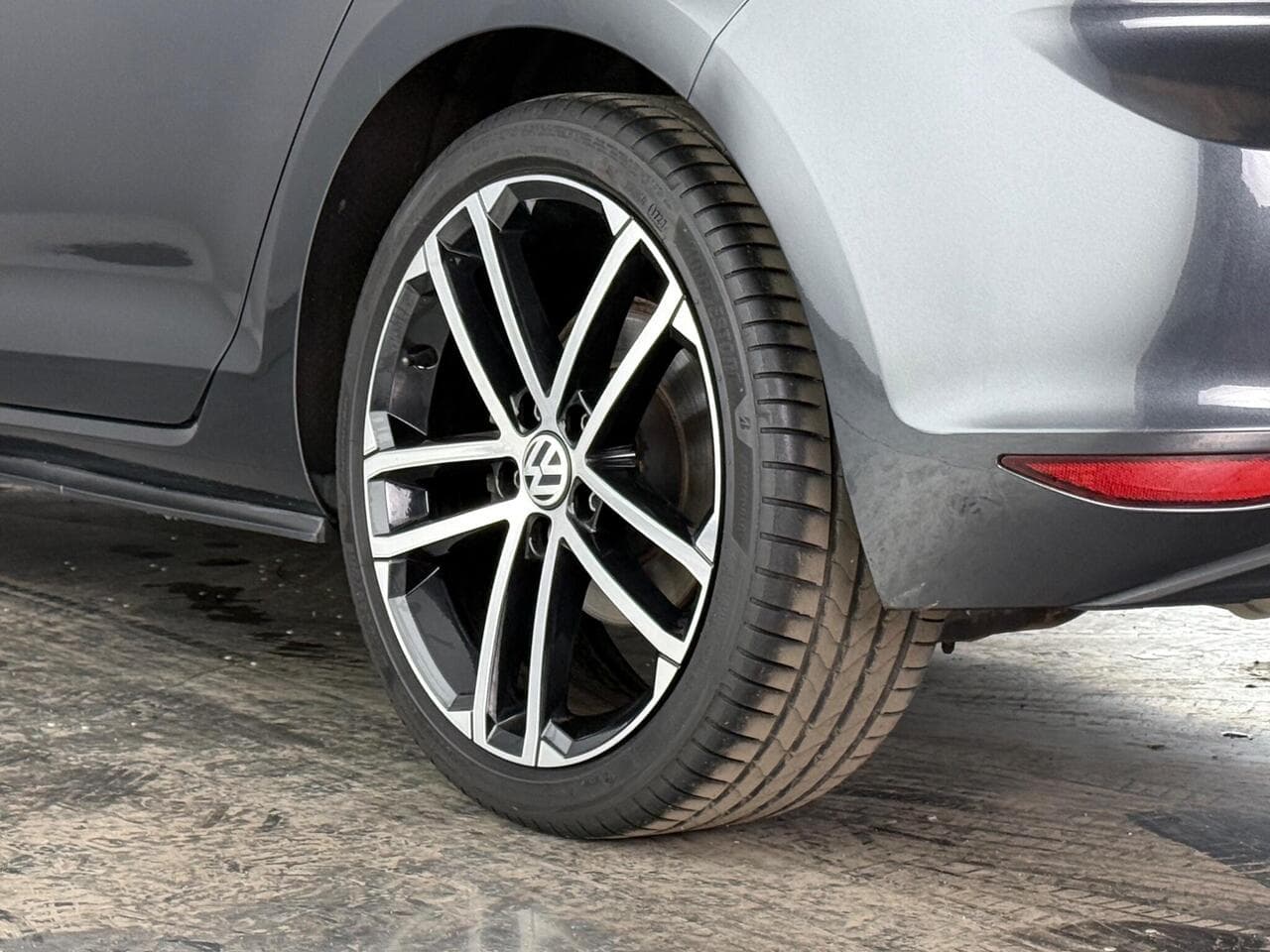 Volkswagen Golf thumbnail Wheel