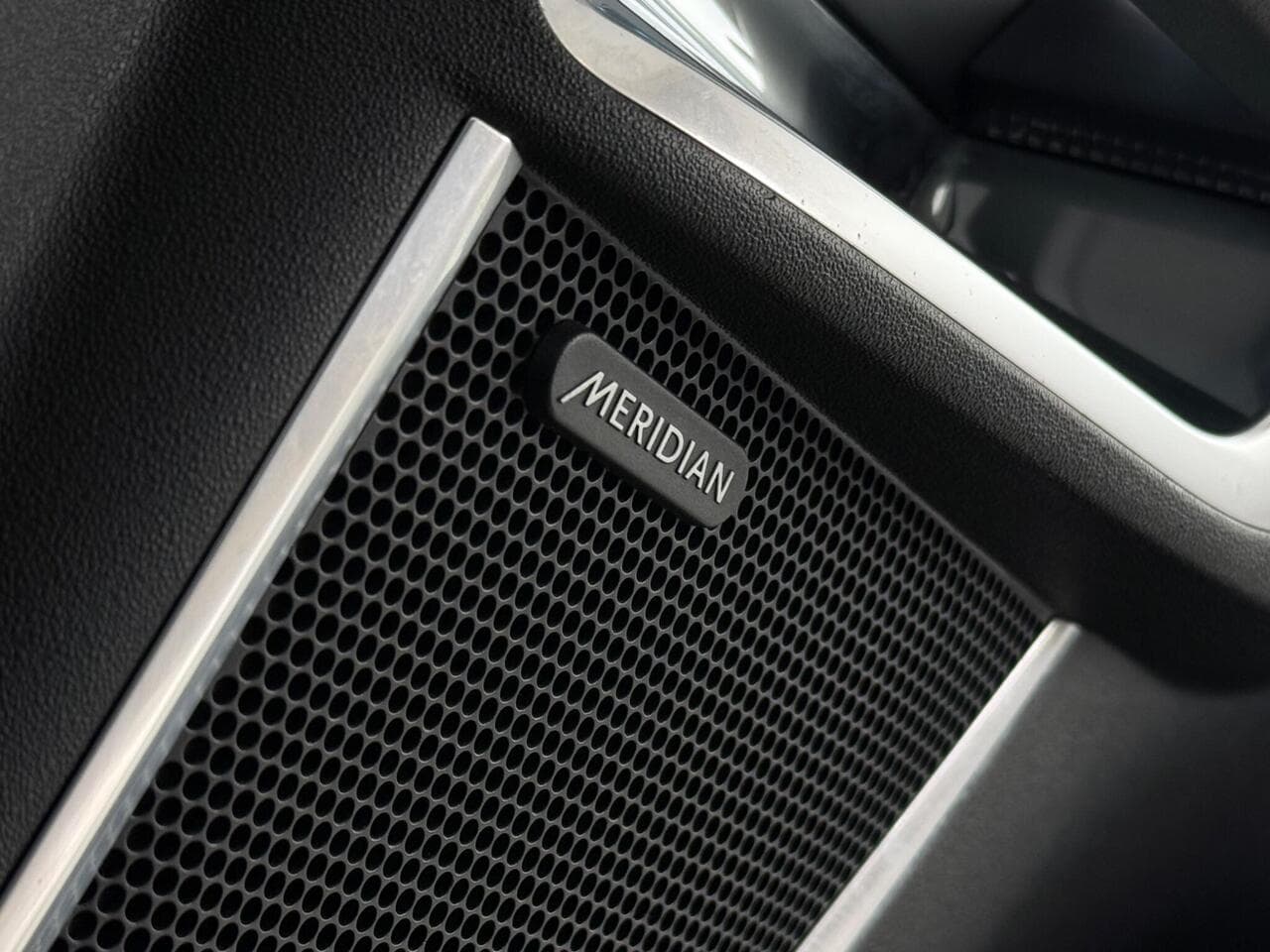 Jaguar E-PACE thumbnail Misc Controls