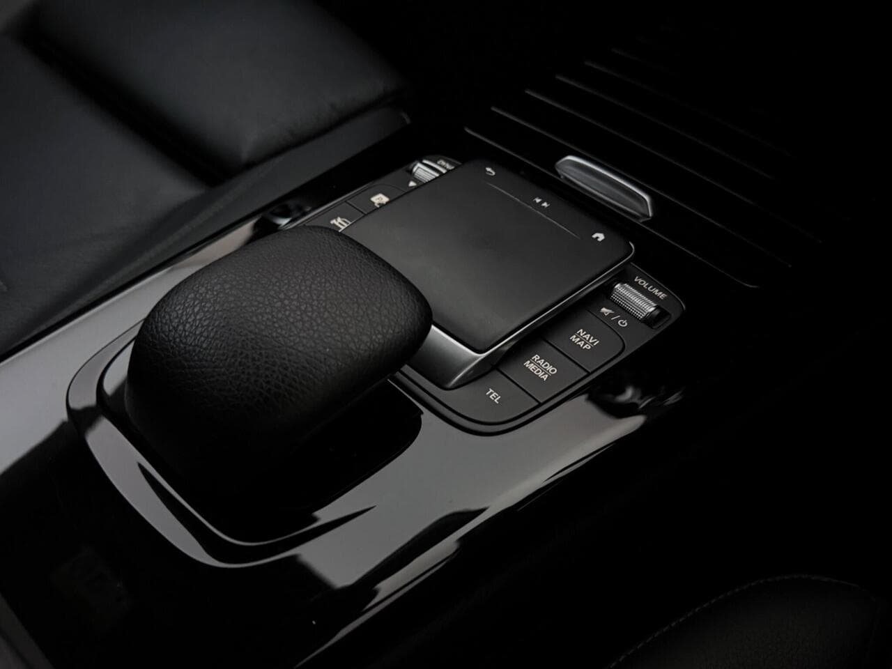 Mercedes-Benz CLA thumbnail Misc Controls