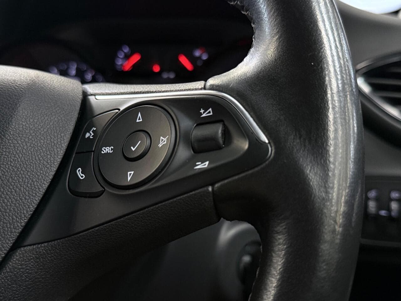 Vauxhall Crossland X thumbnail Misc Controls