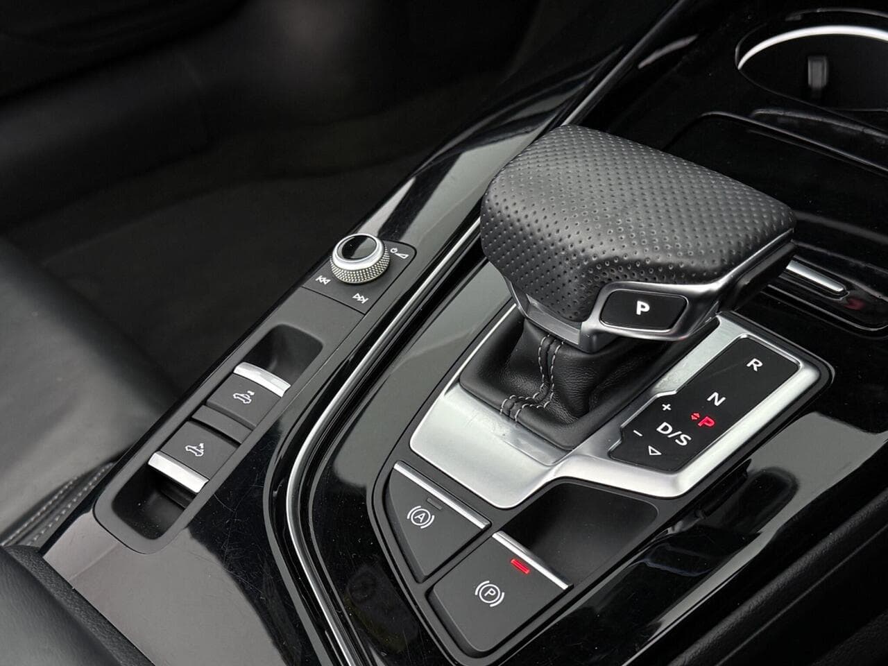 Audi A5 Cabriolet thumbnail Interior Front