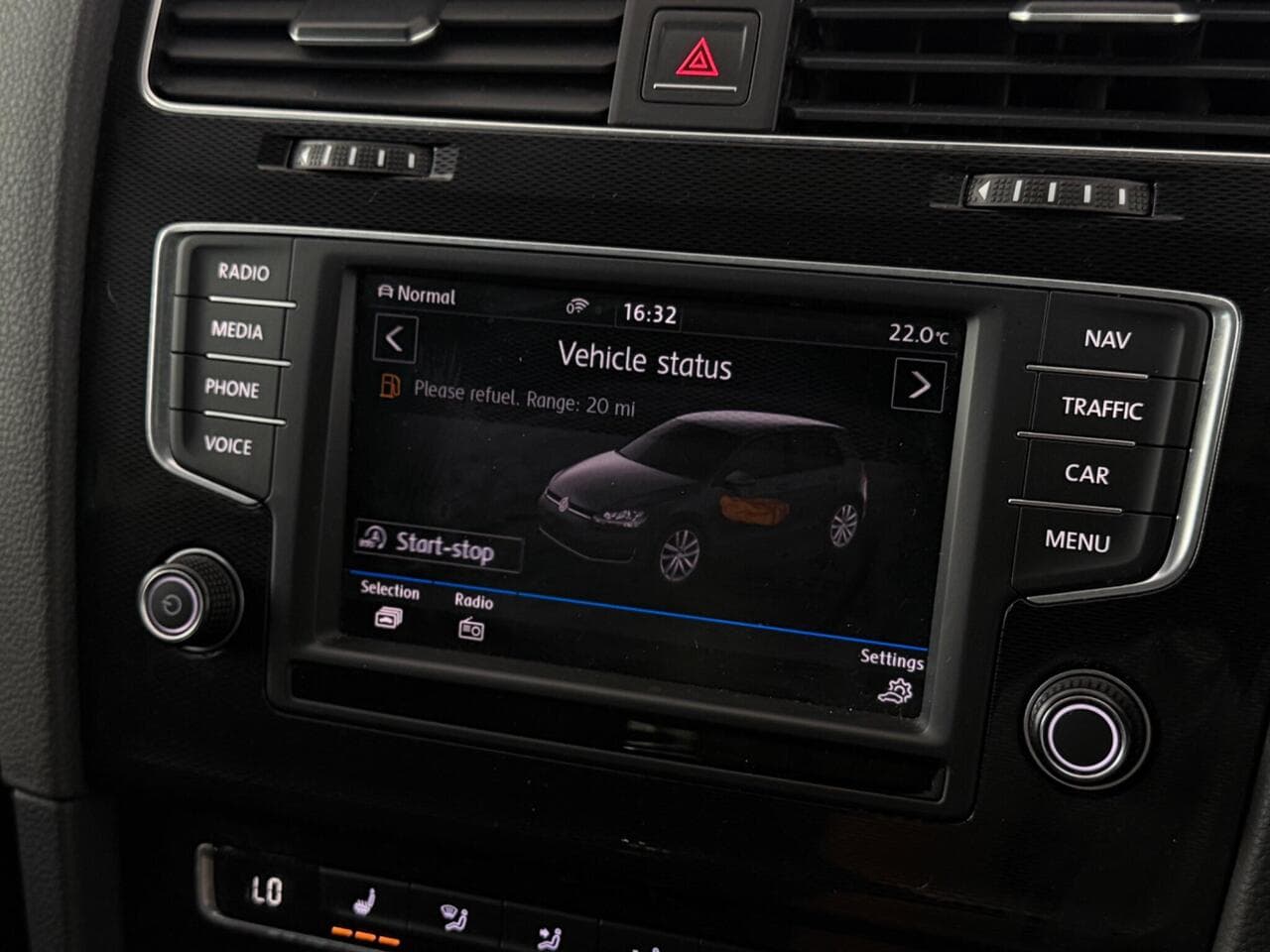 Volkswagen Golf thumbnail Infotainment System