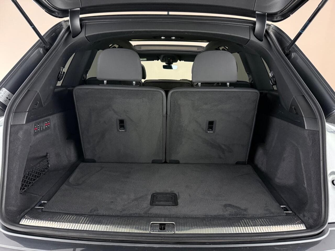 Audi Q7 thumbnail Boot