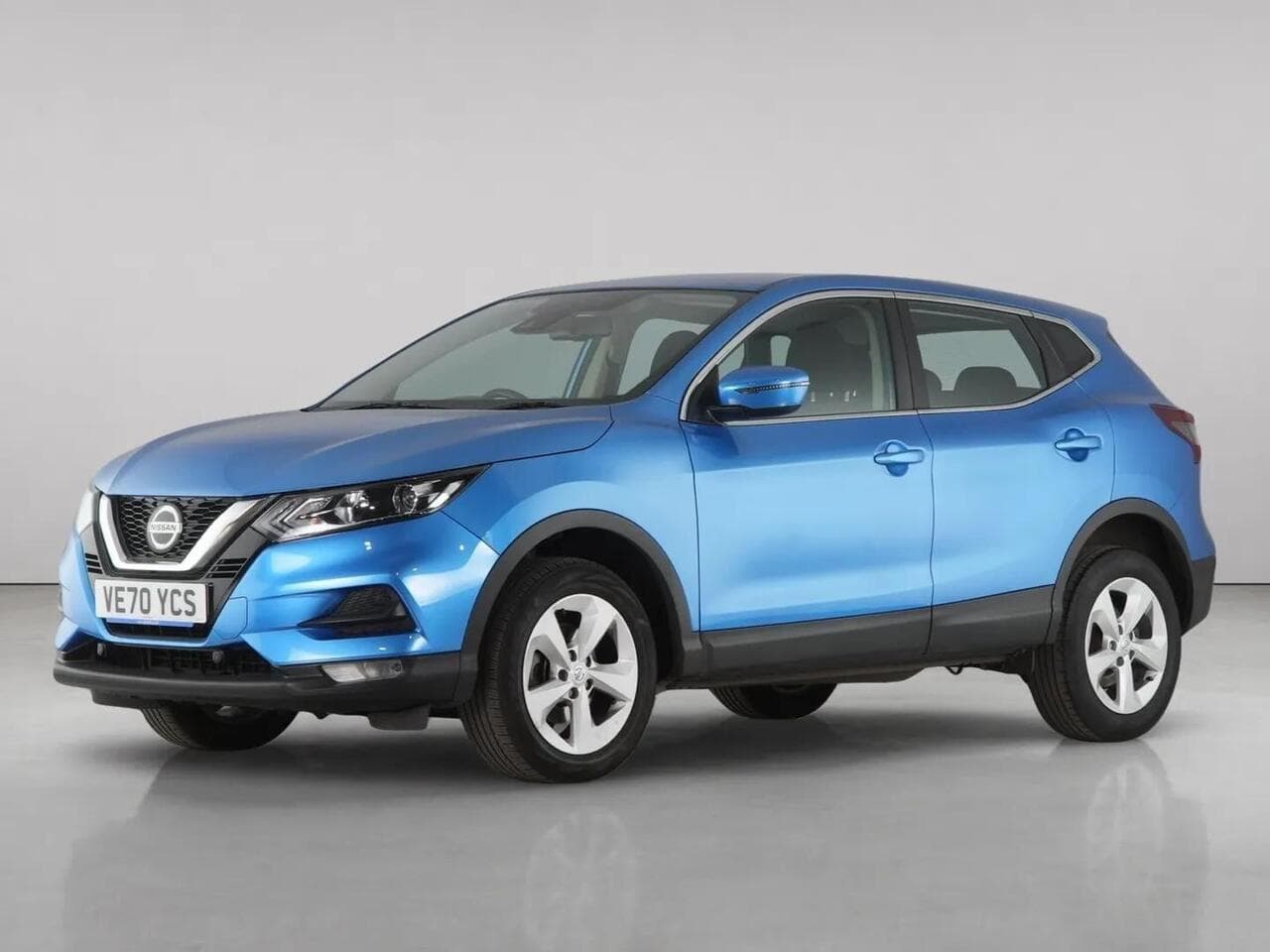 Nissan Qashqai thumbnail Front Left