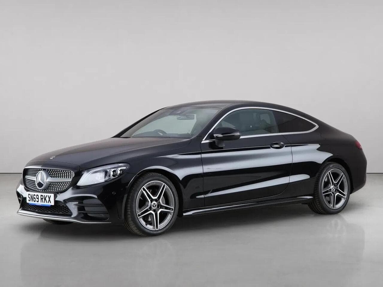 Mercedes-Benz C Class thumbnail Front Left