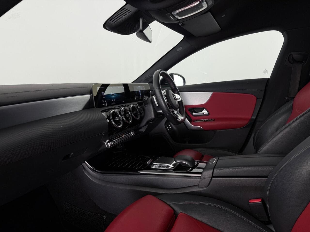 Mercedes-Benz CLA thumbnail Interior Front