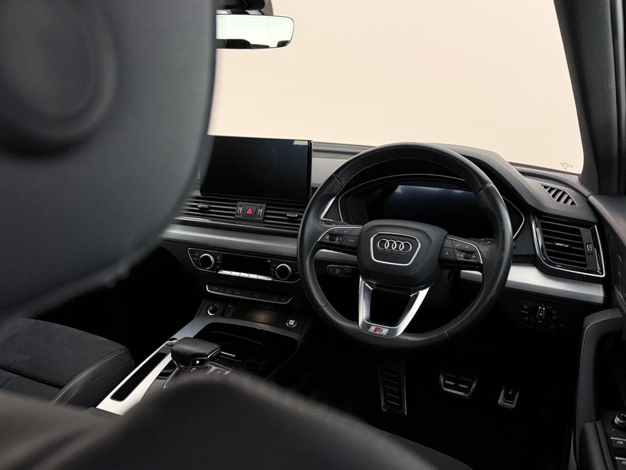 Audi Q5 thumbnail Interior Front