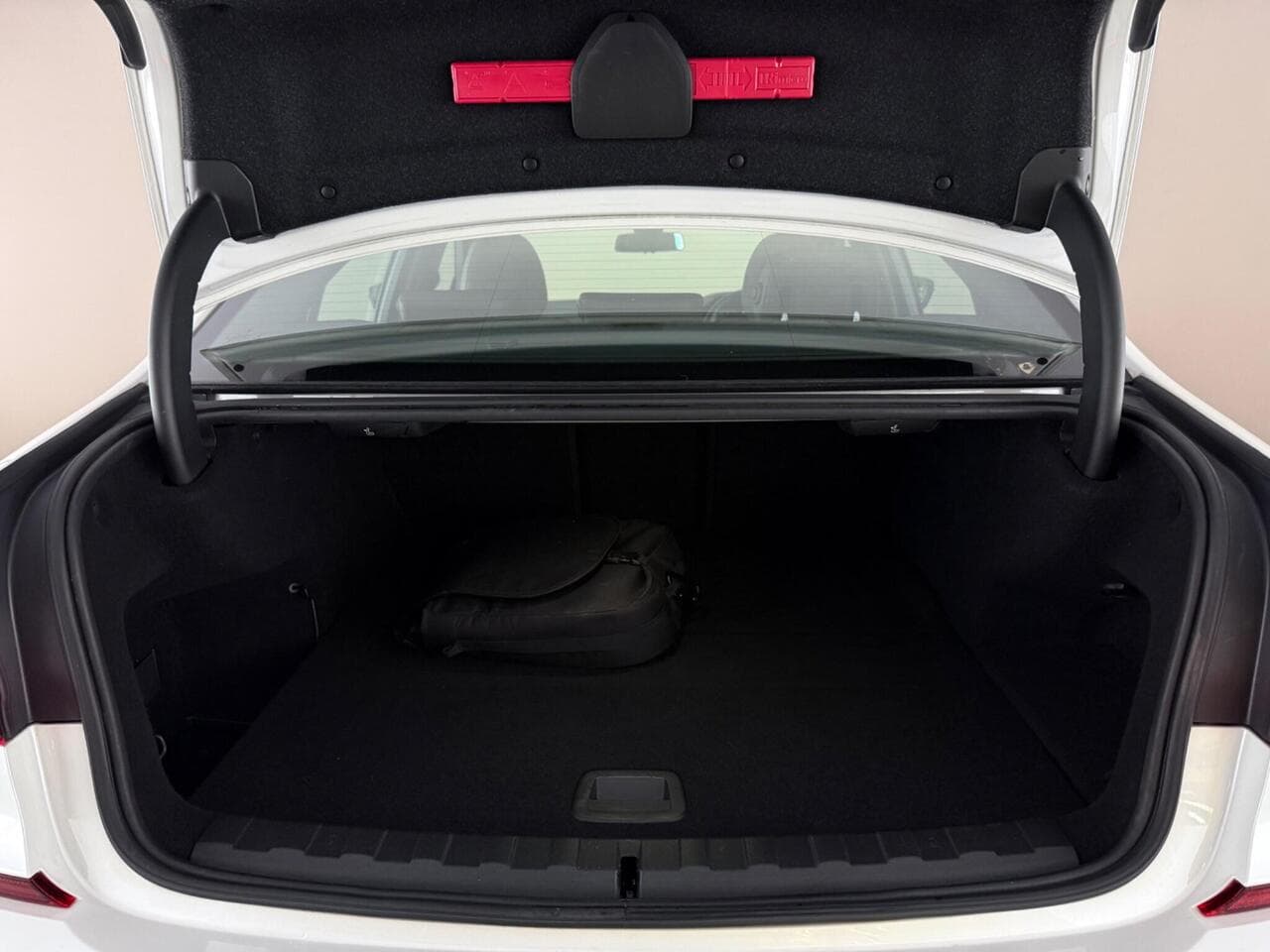 BMW 3 Series thumbnail Boot
