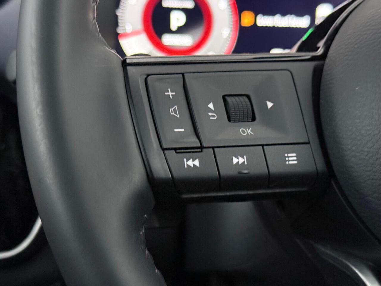 Nissan Qashqai thumbnail Misc Controls